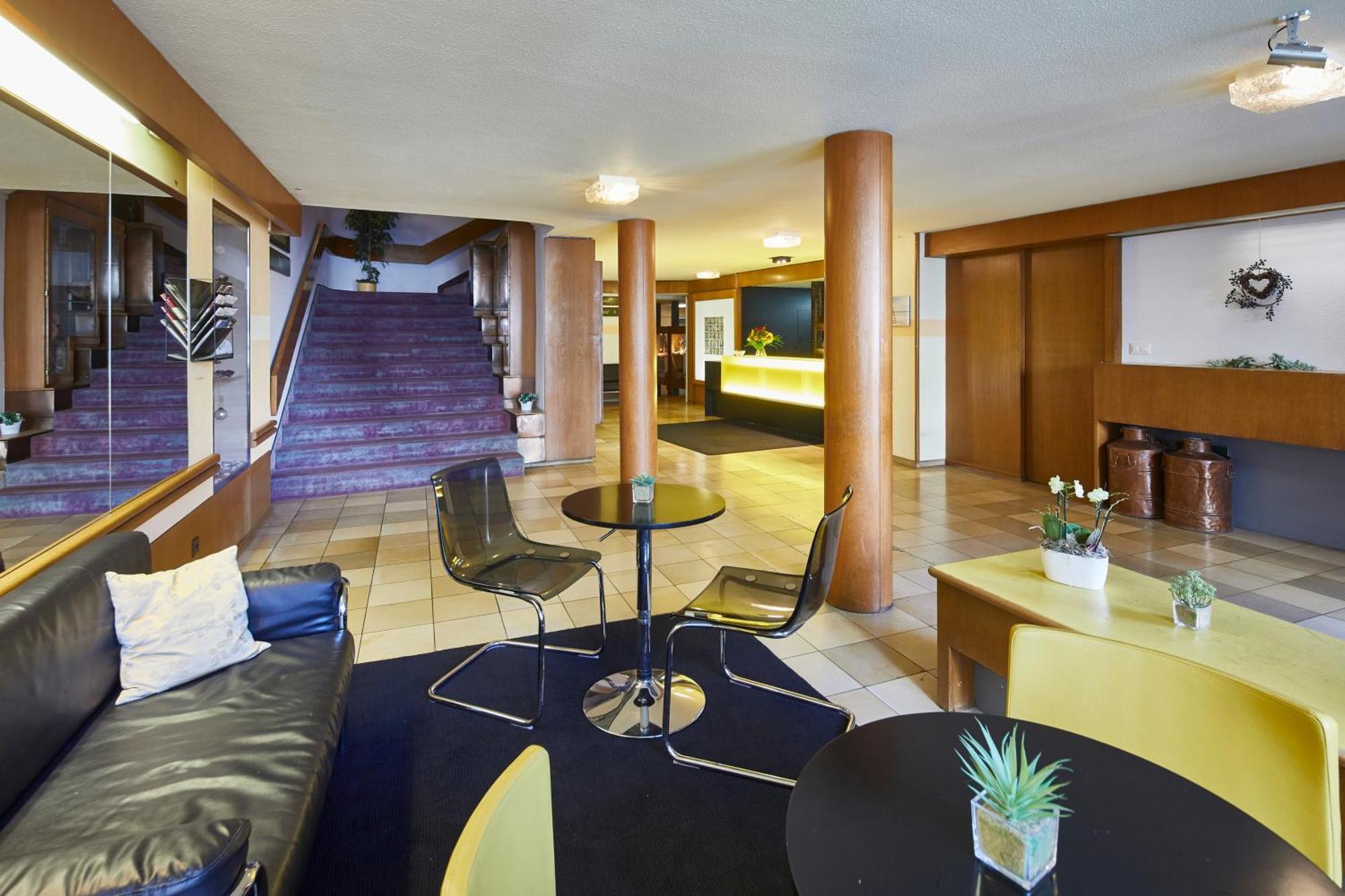 Hotel Rotes Haus บรุกก์ ภายนอก รูปภาพ